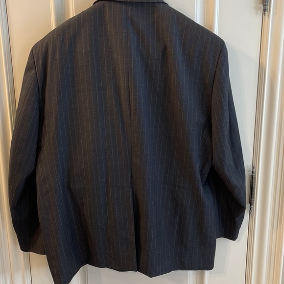 Stafford Men’s pinstripe 100% wool suit - Picture 3 of 11